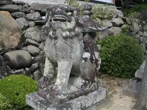 粉河産土神社（たのもしの宮）の狛犬