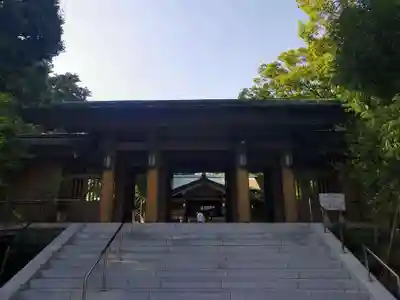 東郷神社の山門・神門