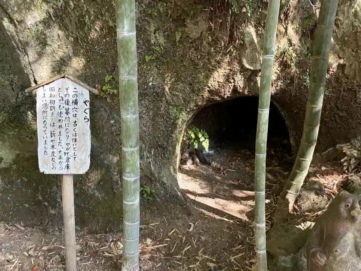 浄智寺の{uncategorized: "未分類", other: "その他", undefined: "問題あり", building: "その他建物", grave: "お墓", sacred_gate: "鳥居", guardian: "狛犬", statue: "像", buddha: "仏像", history: "歴史", nature: "自然", garden: "庭園", animal: "動物", pagoda: "塔", temizu: "手水舎", mountain_gate: "山門・神門", sanctuary: "本殿・本堂", subordinate: "末社・摂社", art: "芸術", scenery: "景色", jizo: "地蔵", ema: "絵馬", goshuin: "御朱印", omikuji: "おみくじ", items: "授与品その他", amulet: "お守り", goshuincho: "御朱印帳", eats: "食事", festival: "お祭り", votive_dance: "神楽", shichigosan: "七五三参", wedding: "結婚式", experience: "体験その他", initially: "初詣", around: "周辺", anti_infection: "感染症対策"}