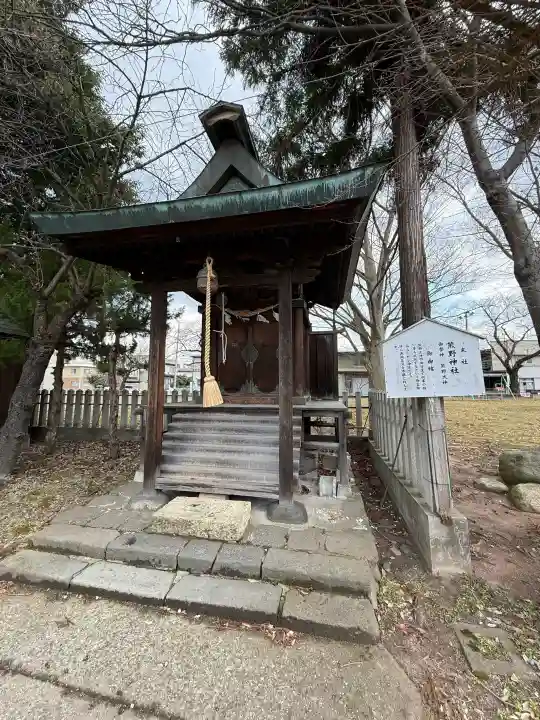 鳥海月山両所宮の{uncategorized: "未分類", other: "その他", undefined: "問題あり", building: "その他建物", grave: "お墓", sacred_gate: "鳥居", guardian: "狛犬", statue: "像", buddha: "仏像", history: "歴史", nature: "自然", garden: "庭園", animal: "動物", pagoda: "塔", temizu: "手水舎", mountain_gate: "山門・神門", sanctuary: "本殿・本堂", subordinate: "末社・摂社", art: "芸術", scenery: "景色", jizo: "地蔵", ema: "絵馬", goshuin: "御朱印", omikuji: "おみくじ", items: "授与品その他", amulet: "お守り", goshuincho: "御朱印帳", eats: "食事", festival: "お祭り", votive_dance: "神楽", shichigosan: "七五三参", wedding: "結婚式", experience: "体験その他", initially: "初詣", around: "周辺", anti_infection: "感染症対策"}