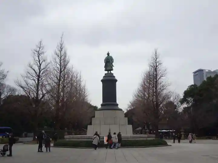 靖國神社の像