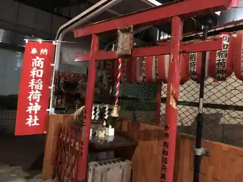 商和稲荷神社の鳥居