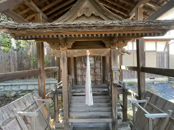 春日神社(飯)の{uncategorized: "未分類", other: "その他", undefined: "問題あり", building: "その他建物", grave: "お墓", sacred_gate: "鳥居", guardian: "狛犬", statue: "像", buddha: "仏像", history: "歴史", nature: "自然", garden: "庭園", animal: "動物", pagoda: "塔", temizu: "手水舎", mountain_gate: "山門・神門", sanctuary: "本殿・本堂", subordinate: "末社・摂社", art: "芸術", scenery: "景色", jizo: "地蔵", ema: "絵馬", goshuin: "御朱印", omikuji: "おみくじ", items: "授与品その他", amulet: "お守り", goshuincho: "御朱印帳", eats: "食事", festival: "お祭り", votive_dance: "神楽", shichigosan: "七五三参", wedding: "結婚式", experience: "体験その他", initially: "初詣", around: "周辺", anti_infection: "感染症対策"}