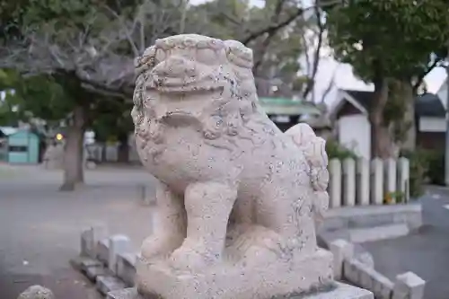 泉穴師神社の狛犬