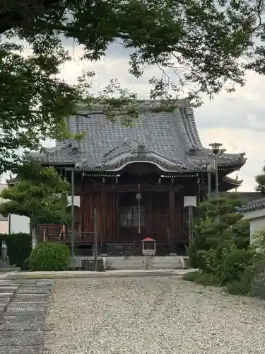 聖徳寺の{uncategorized: "未分類", other: "その他", undefined: "問題あり", building: "その他建物", grave: "お墓", sacred_gate: "鳥居", guardian: "狛犬", statue: "像", buddha: "仏像", history: "歴史", nature: "自然", garden: "庭園", animal: "動物", pagoda: "塔", temizu: "手水舎", mountain_gate: "山門・神門", sanctuary: "本殿・本堂", subordinate: "末社・摂社", art: "芸術", scenery: "景色", jizo: "地蔵", ema: "絵馬", goshuin: "御朱印", omikuji: "おみくじ", items: "授与品その他", amulet: "お守り", goshuincho: "御朱印帳", eats: "食事", festival: "お祭り", votive_dance: "神楽", shichigosan: "七五三参", wedding: "結婚式", experience: "体験その他", initially: "初詣", around: "周辺", anti_infection: "感染症対策"}