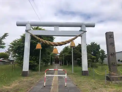 三川神社の鳥居