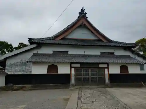 雲龍山 本證寺の{uncategorized: "未分類", other: "その他", undefined: "問題あり", building: "その他建物", grave: "お墓", sacred_gate: "鳥居", guardian: "狛犬", statue: "像", buddha: "仏像", history: "歴史", nature: "自然", garden: "庭園", animal: "動物", pagoda: "塔", temizu: "手水舎", mountain_gate: "山門・神門", sanctuary: "本殿・本堂", subordinate: "末社・摂社", art: "芸術", scenery: "景色", jizo: "地蔵", ema: "絵馬", goshuin: "御朱印", omikuji: "おみくじ", items: "授与品その他", amulet: "お守り", goshuincho: "御朱印帳", eats: "食事", festival: "お祭り", votive_dance: "神楽", shichigosan: "七五三参", wedding: "結婚式", experience: "体験その他", initially: "初詣", around: "周辺", anti_infection: "感染症対策"}