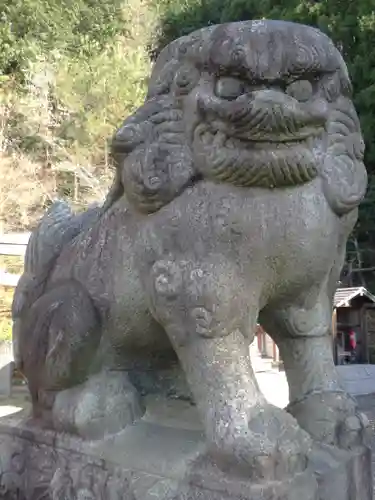 出世稲荷神社の狛犬