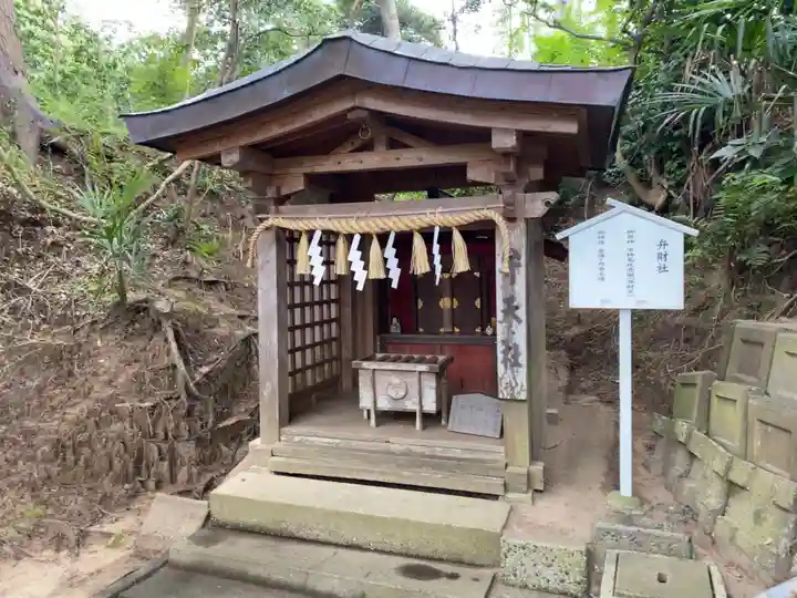 鶴峯八幡宮の末社・摂社