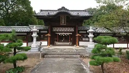 松山神社の山門