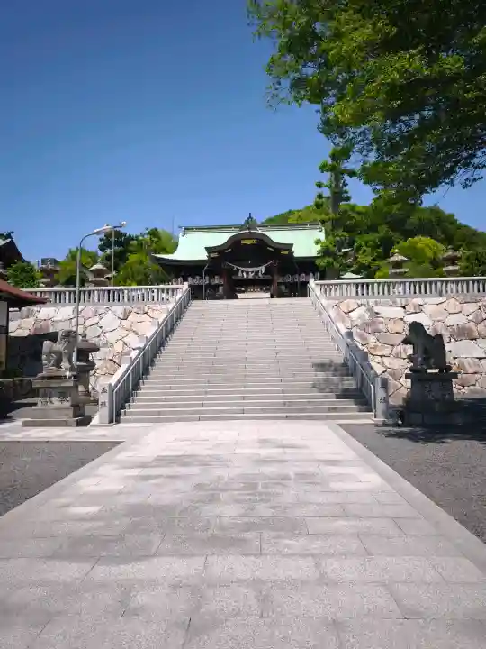 蜂穴神社(石清尾八幡宮末社)の{uncategorized: "未分類", other: "その他", undefined: "問題あり", building: "その他建物", grave: "お墓", sacred_gate: "鳥居", guardian: "狛犬", statue: "像", buddha: "仏像", history: "歴史", nature: "自然", garden: "庭園", animal: "動物", pagoda: "塔", temizu: "手水舎", mountain_gate: "山門・神門", sanctuary: "本殿・本堂", subordinate: "末社・摂社", art: "芸術", scenery: "景色", jizo: "地蔵", ema: "絵馬", goshuin: "御朱印", omikuji: "おみくじ", items: "授与品その他", amulet: "お守り", goshuincho: "御朱印帳", eats: "食事", festival: "お祭り", votive_dance: "神楽", shichigosan: "七五三参", wedding: "結婚式", experience: "体験その他", initially: "初詣", around: "周辺", anti_infection: "感染症対策"}