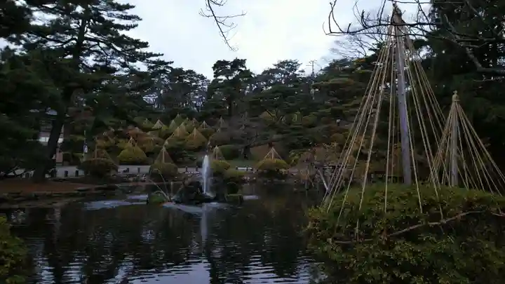 彌高神社の庭園