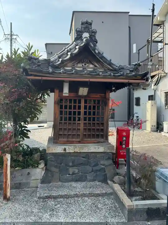 四辻 弘法大師の{uncategorized: "未分類", other: "その他", undefined: "問題あり", building: "その他建物", grave: "お墓", sacred_gate: "鳥居", guardian: "狛犬", statue: "像", buddha: "仏像", history: "歴史", nature: "自然", garden: "庭園", animal: "動物", pagoda: "塔", temizu: "手水舎", mountain_gate: "山門・神門", sanctuary: "本殿・本堂", subordinate: "末社・摂社", art: "芸術", scenery: "景色", jizo: "地蔵", ema: "絵馬", goshuin: "御朱印", omikuji: "おみくじ", items: "授与品その他", amulet: "お守り", goshuincho: "御朱印帳", eats: "食事", festival: "お祭り", votive_dance: "神楽", shichigosan: "七五三参", wedding: "結婚式", experience: "体験その他", initially: "初詣", around: "周辺", anti_infection: "感染症対策"}
