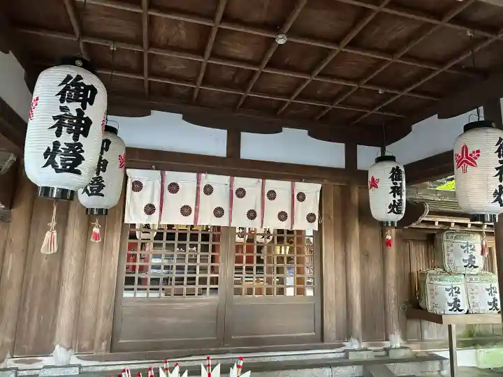御霊神社本宮の{uncategorized: "未分類", other: "その他", undefined: "問題あり", building: "その他建物", grave: "お墓", sacred_gate: "鳥居", guardian: "狛犬", statue: "像", buddha: "仏像", history: "歴史", nature: "自然", garden: "庭園", animal: "動物", pagoda: "塔", temizu: "手水舎", mountain_gate: "山門・神門", sanctuary: "本殿・本堂", subordinate: "末社・摂社", art: "芸術", scenery: "景色", jizo: "地蔵", ema: "絵馬", goshuin: "御朱印", omikuji: "おみくじ", items: "授与品その他", amulet: "お守り", goshuincho: "御朱印帳", eats: "食事", festival: "お祭り", votive_dance: "神楽", shichigosan: "七五三参", wedding: "結婚式", experience: "体験その他", initially: "初詣", around: "周辺", anti_infection: "感染症対策"}