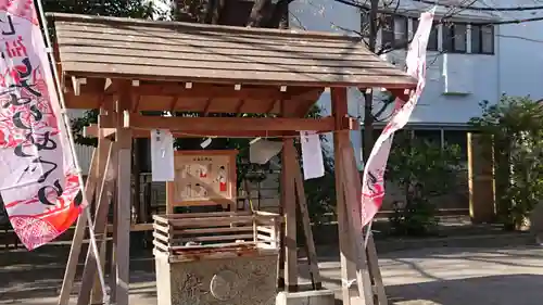 東官守稲荷神社の手水舎