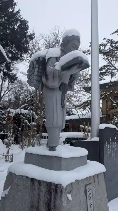 旭川神社の像