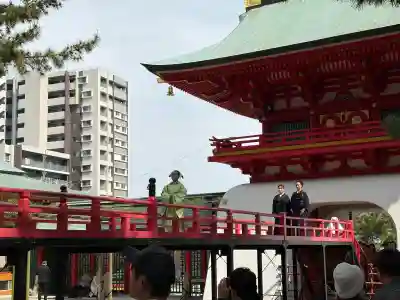 赤間神宮の{uncategorized: "未分類", other: "その他", undefined: "問題あり", building: "その他建物", grave: "お墓", sacred_gate: "鳥居", guardian: "狛犬", statue: "像", buddha: "仏像", history: "歴史", nature: "自然", garden: "庭園", animal: "動物", pagoda: "塔", temizu: "手水舎", mountain_gate: "山門・神門", sanctuary: "本殿・本堂", subordinate: "末社・摂社", art: "芸術", scenery: "景色", jizo: "地蔵", ema: "絵馬", goshuin: "御朱印", omikuji: "おみくじ", items: "授与品その他", amulet: "お守り", goshuincho: "御朱印帳", eats: "食事", festival: "お祭り", votive_dance: "神楽", shichigosan: "七五三参", wedding: "結婚式", experience: "体験その他", initially: "初詣", around: "周辺", anti_infection: "感染症対策"}