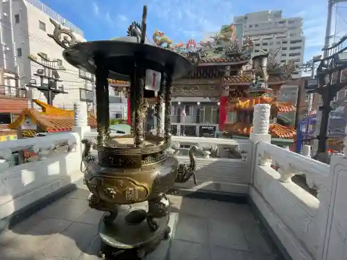 横濱関帝廟の{uncategorized: "未分類", other: "その他", undefined: "問題あり", building: "その他建物", grave: "お墓", sacred_gate: "鳥居", guardian: "狛犬", statue: "像", buddha: "仏像", history: "歴史", nature: "自然", garden: "庭園", animal: "動物", pagoda: "塔", temizu: "手水舎", mountain_gate: "山門・神門", sanctuary: "本殿・本堂", subordinate: "末社・摂社", art: "芸術", scenery: "景色", jizo: "地蔵", ema: "絵馬", goshuin: "御朱印", omikuji: "おみくじ", items: "授与品その他", amulet: "お守り", goshuincho: "御朱印帳", eats: "食事", festival: "お祭り", votive_dance: "神楽", shichigosan: "七五三参", wedding: "結婚式", experience: "体験その他", initially: "初詣", around: "周辺", anti_infection: "感染症対策"}