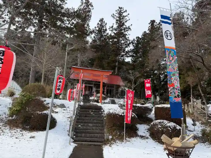 稲荷神社の{uncategorized: "未分類", other: "その他", undefined: "問題あり", building: "その他建物", grave: "お墓", sacred_gate: "鳥居", guardian: "狛犬", statue: "像", buddha: "仏像", history: "歴史", nature: "自然", garden: "庭園", animal: "動物", pagoda: "塔", temizu: "手水舎", mountain_gate: "山門・神門", sanctuary: "本殿・本堂", subordinate: "末社・摂社", art: "芸術", scenery: "景色", jizo: "地蔵", ema: "絵馬", goshuin: "御朱印", omikuji: "おみくじ", items: "授与品その他", amulet: "お守り", goshuincho: "御朱印帳", eats: "食事", festival: "お祭り", votive_dance: "神楽", shichigosan: "七五三参", wedding: "結婚式", experience: "体験その他", initially: "初詣", around: "周辺", anti_infection: "感染症対策"}