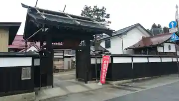 珠宮山 宝積坊 置賜第三十番札所の山門・神門