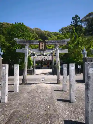 鳴無神社の{uncategorized: "未分類", other: "その他", undefined: "問題あり", building: "その他建物", grave: "お墓", sacred_gate: "鳥居", guardian: "狛犬", statue: "像", buddha: "仏像", history: "歴史", nature: "自然", garden: "庭園", animal: "動物", pagoda: "塔", temizu: "手水舎", mountain_gate: "山門・神門", sanctuary: "本殿・本堂", subordinate: "末社・摂社", art: "芸術", scenery: "景色", jizo: "地蔵", ema: "絵馬", goshuin: "御朱印", omikuji: "おみくじ", items: "授与品その他", amulet: "お守り", goshuincho: "御朱印帳", eats: "食事", festival: "お祭り", votive_dance: "神楽", shichigosan: "七五三参", wedding: "結婚式", experience: "体験その他", initially: "初詣", around: "周辺", anti_infection: "感染症対策"}