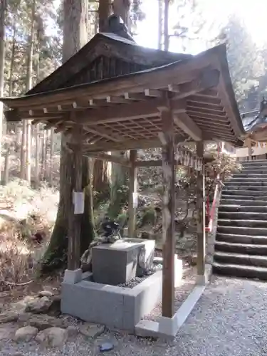 御岩神社の手水舎