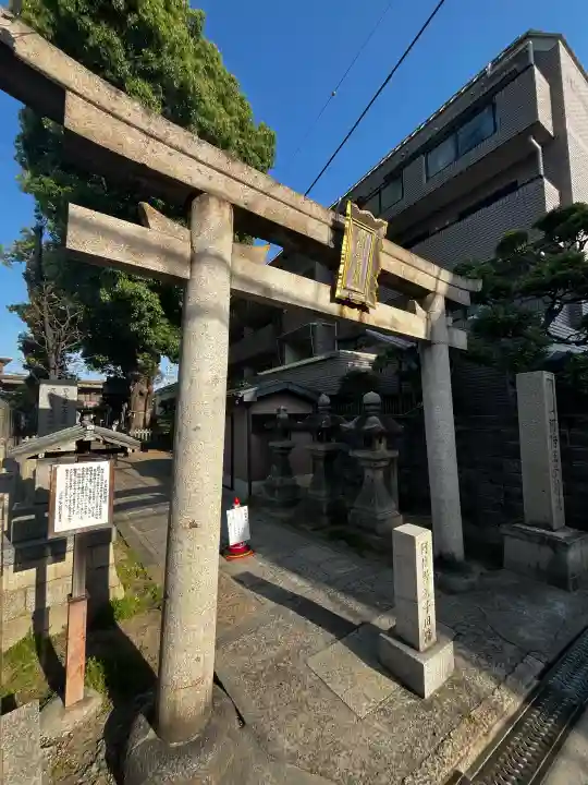 阿倍王子神社の{uncategorized: "未分類", other: "その他", undefined: "問題あり", building: "その他建物", grave: "お墓", sacred_gate: "鳥居", guardian: "狛犬", statue: "像", buddha: "仏像", history: "歴史", nature: "自然", garden: "庭園", animal: "動物", pagoda: "塔", temizu: "手水舎", mountain_gate: "山門・神門", sanctuary: "本殿・本堂", subordinate: "末社・摂社", art: "芸術", scenery: "景色", jizo: "地蔵", ema: "絵馬", goshuin: "御朱印", omikuji: "おみくじ", items: "授与品その他", amulet: "お守り", goshuincho: "御朱印帳", eats: "食事", festival: "お祭り", votive_dance: "神楽", shichigosan: "七五三参", wedding: "結婚式", experience: "体験その他", initially: "初詣", around: "周辺", anti_infection: "感染症対策"}
