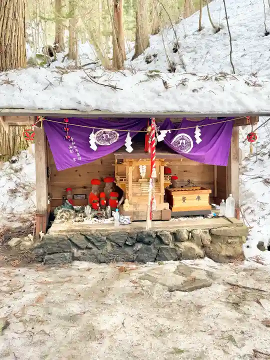 早池峯神社の{uncategorized: "未分類", other: "その他", undefined: "問題あり", building: "その他建物", grave: "お墓", sacred_gate: "鳥居", guardian: "狛犬", statue: "像", buddha: "仏像", history: "歴史", nature: "自然", garden: "庭園", animal: "動物", pagoda: "塔", temizu: "手水舎", mountain_gate: "山門・神門", sanctuary: "本殿・本堂", subordinate: "末社・摂社", art: "芸術", scenery: "景色", jizo: "地蔵", ema: "絵馬", goshuin: "御朱印", omikuji: "おみくじ", items: "授与品その他", amulet: "お守り", goshuincho: "御朱印帳", eats: "食事", festival: "お祭り", votive_dance: "神楽", shichigosan: "七五三参", wedding: "結婚式", experience: "体験その他", initially: "初詣", around: "周辺", anti_infection: "感染症対策"}