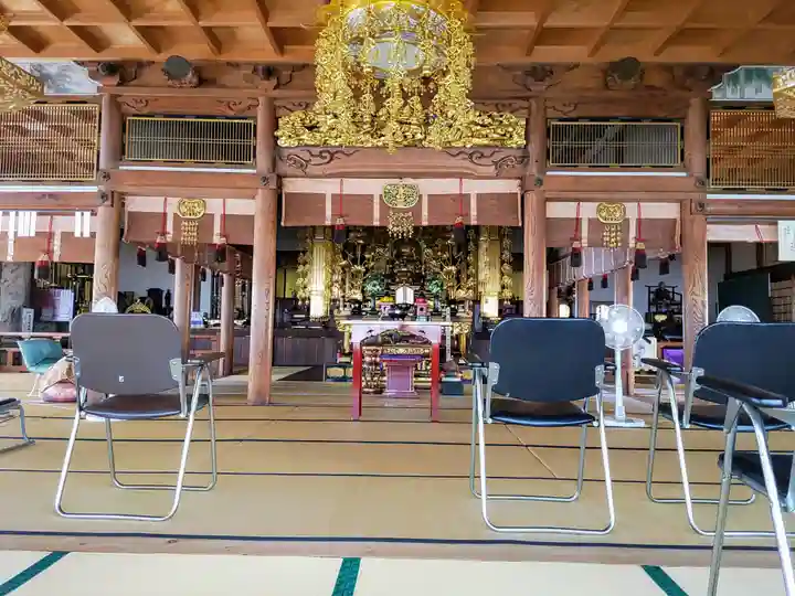 宝国寺の本殿・本堂