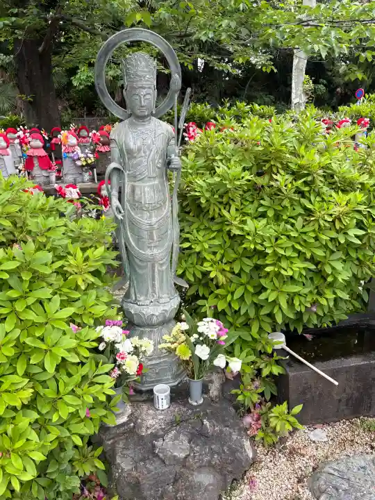 増上寺の{uncategorized: "未分類", other: "その他", undefined: "問題あり", building: "その他建物", grave: "お墓", sacred_gate: "鳥居", guardian: "狛犬", statue: "像", buddha: "仏像", history: "歴史", nature: "自然", garden: "庭園", animal: "動物", pagoda: "塔", temizu: "手水舎", mountain_gate: "山門・神門", sanctuary: "本殿・本堂", subordinate: "末社・摂社", art: "芸術", scenery: "景色", jizo: "地蔵", ema: "絵馬", goshuin: "御朱印", omikuji: "おみくじ", items: "授与品その他", amulet: "お守り", goshuincho: "御朱印帳", eats: "食事", festival: "お祭り", votive_dance: "神楽", shichigosan: "七五三参", wedding: "結婚式", experience: "体験その他", initially: "初詣", around: "周辺", anti_infection: "感染症対策"}