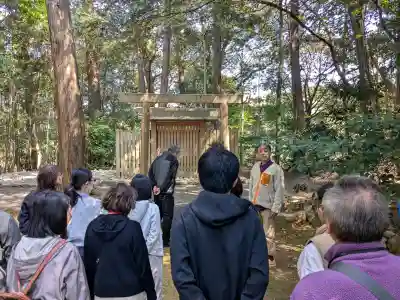 津布良神社（皇大神宮末社）の{uncategorized: "未分類", other: "その他", undefined: "問題あり", building: "その他建物", grave: "お墓", sacred_gate: "鳥居", guardian: "狛犬", statue: "像", buddha: "仏像", history: "歴史", nature: "自然", garden: "庭園", animal: "動物", pagoda: "塔", temizu: "手水舎", mountain_gate: "山門・神門", sanctuary: "本殿・本堂", subordinate: "末社・摂社", art: "芸術", scenery: "景色", jizo: "地蔵", ema: "絵馬", goshuin: "御朱印", omikuji: "おみくじ", items: "授与品その他", amulet: "お守り", goshuincho: "御朱印帳", eats: "食事", festival: "お祭り", votive_dance: "神楽", shichigosan: "七五三参", wedding: "結婚式", experience: "体験その他", initially: "初詣", around: "周辺", anti_infection: "感染症対策"}