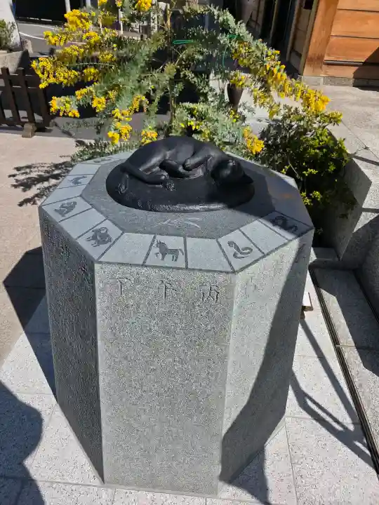 駒込妙義神社の{uncategorized: "未分類", other: "その他", undefined: "問題あり", building: "その他建物", grave: "お墓", sacred_gate: "鳥居", guardian: "狛犬", statue: "像", buddha: "仏像", history: "歴史", nature: "自然", garden: "庭園", animal: "動物", pagoda: "塔", temizu: "手水舎", mountain_gate: "山門・神門", sanctuary: "本殿・本堂", subordinate: "末社・摂社", art: "芸術", scenery: "景色", jizo: "地蔵", ema: "絵馬", goshuin: "御朱印", omikuji: "おみくじ", items: "授与品その他", amulet: "お守り", goshuincho: "御朱印帳", eats: "食事", festival: "お祭り", votive_dance: "神楽", shichigosan: "七五三参", wedding: "結婚式", experience: "体験その他", initially: "初詣", around: "周辺", anti_infection: "感染症対策"}
