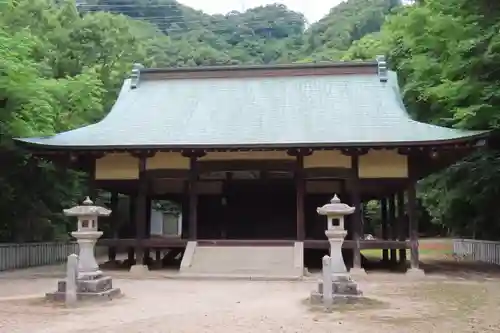 初﨑神社の本殿・本堂
