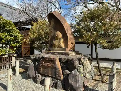 宝鏡寺の{uncategorized: "未分類", other: "その他", undefined: "問題あり", building: "その他建物", grave: "お墓", sacred_gate: "鳥居", guardian: "狛犬", statue: "像", buddha: "仏像", history: "歴史", nature: "自然", garden: "庭園", animal: "動物", pagoda: "塔", temizu: "手水舎", mountain_gate: "山門・神門", sanctuary: "本殿・本堂", subordinate: "末社・摂社", art: "芸術", scenery: "景色", jizo: "地蔵", ema: "絵馬", goshuin: "御朱印", omikuji: "おみくじ", items: "授与品その他", amulet: "お守り", goshuincho: "御朱印帳", eats: "食事", festival: "お祭り", votive_dance: "神楽", shichigosan: "七五三参", wedding: "結婚式", experience: "体験その他", initially: "初詣", around: "周辺", anti_infection: "感染症対策"}