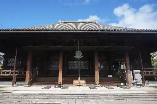 西大寺の本殿・本堂