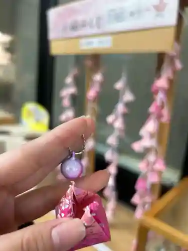 桜神宮の{uncategorized: "未分類", other: "その他", undefined: "問題あり", building: "その他建物", grave: "お墓", sacred_gate: "鳥居", guardian: "狛犬", statue: "像", buddha: "仏像", history: "歴史", nature: "自然", garden: "庭園", animal: "動物", pagoda: "塔", temizu: "手水舎", mountain_gate: "山門・神門", sanctuary: "本殿・本堂", subordinate: "末社・摂社", art: "芸術", scenery: "景色", jizo: "地蔵", ema: "絵馬", goshuin: "御朱印", omikuji: "おみくじ", items: "授与品その他", amulet: "お守り", goshuincho: "御朱印帳", eats: "食事", festival: "お祭り", votive_dance: "神楽", shichigosan: "七五三参", wedding: "結婚式", experience: "体験その他", initially: "初詣", around: "周辺", anti_infection: "感染症対策"}