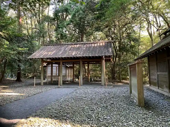 伊雜宮(皇大神宮別宮)の{uncategorized: "未分類", other: "その他", undefined: "問題あり", building: "その他建物", grave: "お墓", sacred_gate: "鳥居", guardian: "狛犬", statue: "像", buddha: "仏像", history: "歴史", nature: "自然", garden: "庭園", animal: "動物", pagoda: "塔", temizu: "手水舎", mountain_gate: "山門・神門", sanctuary: "本殿・本堂", subordinate: "末社・摂社", art: "芸術", scenery: "景色", jizo: "地蔵", ema: "絵馬", goshuin: "御朱印", omikuji: "おみくじ", items: "授与品その他", amulet: "お守り", goshuincho: "御朱印帳", eats: "食事", festival: "お祭り", votive_dance: "神楽", shichigosan: "七五三参", wedding: "結婚式", experience: "体験その他", initially: "初詣", around: "周辺", anti_infection: "感染症対策"}