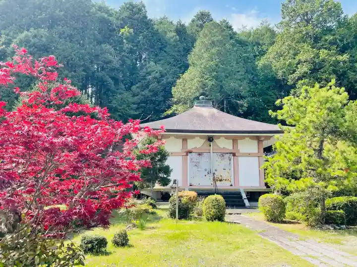 伊勢廻寺の{uncategorized: "未分類", other: "その他", undefined: "問題あり", building: "その他建物", grave: "お墓", sacred_gate: "鳥居", guardian: "狛犬", statue: "像", buddha: "仏像", history: "歴史", nature: "自然", garden: "庭園", animal: "動物", pagoda: "塔", temizu: "手水舎", mountain_gate: "山門・神門", sanctuary: "本殿・本堂", subordinate: "末社・摂社", art: "芸術", scenery: "景色", jizo: "地蔵", ema: "絵馬", goshuin: "御朱印", omikuji: "おみくじ", items: "授与品その他", amulet: "お守り", goshuincho: "御朱印帳", eats: "食事", festival: "お祭り", votive_dance: "神楽", shichigosan: "七五三参", wedding: "結婚式", experience: "体験その他", initially: "初詣", around: "周辺", anti_infection: "感染症対策"}