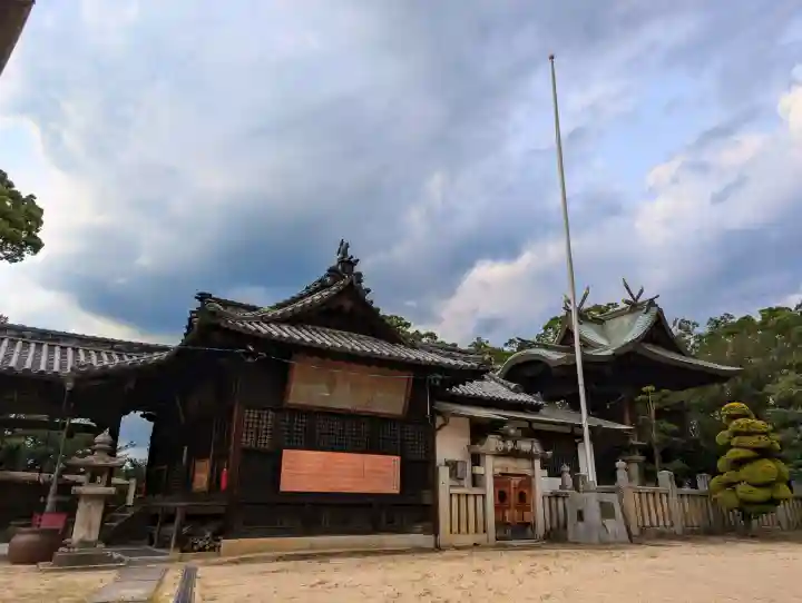 長尾神社の{uncategorized: "未分類", other: "その他", undefined: "問題あり", building: "その他建物", grave: "お墓", sacred_gate: "鳥居", guardian: "狛犬", statue: "像", buddha: "仏像", history: "歴史", nature: "自然", garden: "庭園", animal: "動物", pagoda: "塔", temizu: "手水舎", mountain_gate: "山門・神門", sanctuary: "本殿・本堂", subordinate: "末社・摂社", art: "芸術", scenery: "景色", jizo: "地蔵", ema: "絵馬", goshuin: "御朱印", omikuji: "おみくじ", items: "授与品その他", amulet: "お守り", goshuincho: "御朱印帳", eats: "食事", festival: "お祭り", votive_dance: "神楽", shichigosan: "七五三参", wedding: "結婚式", experience: "体験その他", initially: "初詣", around: "周辺", anti_infection: "感染症対策"}