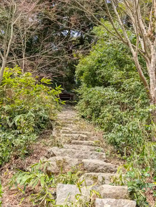 山王宮日吉神社の{uncategorized: "未分類", other: "その他", undefined: "問題あり", building: "その他建物", grave: "お墓", sacred_gate: "鳥居", guardian: "狛犬", statue: "像", buddha: "仏像", history: "歴史", nature: "自然", garden: "庭園", animal: "動物", pagoda: "塔", temizu: "手水舎", mountain_gate: "山門・神門", sanctuary: "本殿・本堂", subordinate: "末社・摂社", art: "芸術", scenery: "景色", jizo: "地蔵", ema: "絵馬", goshuin: "御朱印", omikuji: "おみくじ", items: "授与品その他", amulet: "お守り", goshuincho: "御朱印帳", eats: "食事", festival: "お祭り", votive_dance: "神楽", shichigosan: "七五三参", wedding: "結婚式", experience: "体験その他", initially: "初詣", around: "周辺", anti_infection: "感染症対策"}