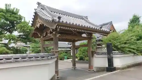 妙伝寺の山門