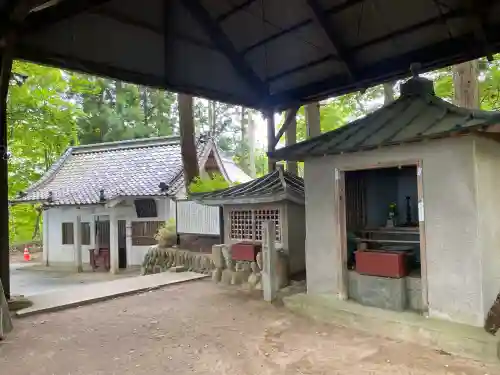 葛城山神社の{uncategorized: "未分類", other: "その他", undefined: "問題あり", building: "その他建物", grave: "お墓", sacred_gate: "鳥居", guardian: "狛犬", statue: "像", buddha: "仏像", history: "歴史", nature: "自然", garden: "庭園", animal: "動物", pagoda: "塔", temizu: "手水舎", mountain_gate: "山門・神門", sanctuary: "本殿・本堂", subordinate: "末社・摂社", art: "芸術", scenery: "景色", jizo: "地蔵", ema: "絵馬", goshuin: "御朱印", omikuji: "おみくじ", items: "授与品その他", amulet: "お守り", goshuincho: "御朱印帳", eats: "食事", festival: "お祭り", votive_dance: "神楽", shichigosan: "七五三参", wedding: "結婚式", experience: "体験その他", initially: "初詣", around: "周辺", anti_infection: "感染症対策"}