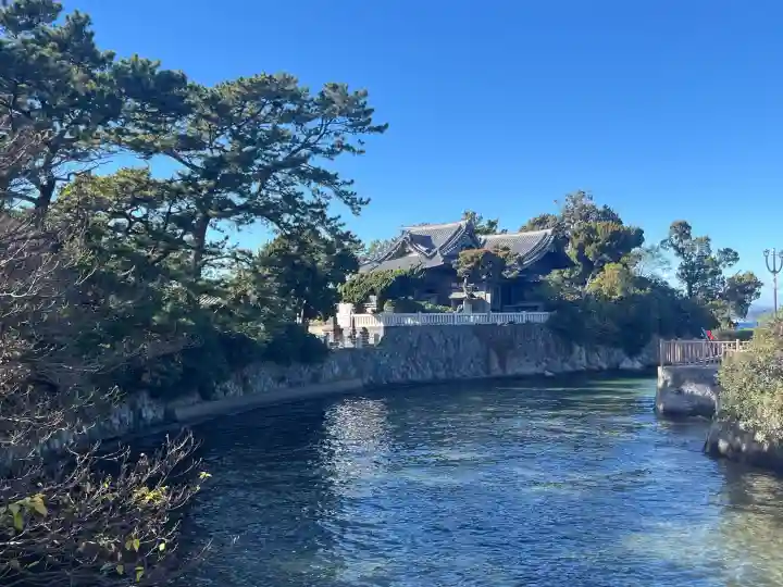 森戸大明神(森戸神社)の{uncategorized: "未分類", other: "その他", undefined: "問題あり", building: "その他建物", grave: "お墓", sacred_gate: "鳥居", guardian: "狛犬", statue: "像", buddha: "仏像", history: "歴史", nature: "自然", garden: "庭園", animal: "動物", pagoda: "塔", temizu: "手水舎", mountain_gate: "山門・神門", sanctuary: "本殿・本堂", subordinate: "末社・摂社", art: "芸術", scenery: "景色", jizo: "地蔵", ema: "絵馬", goshuin: "御朱印", omikuji: "おみくじ", items: "授与品その他", amulet: "お守り", goshuincho: "御朱印帳", eats: "食事", festival: "お祭り", votive_dance: "神楽", shichigosan: "七五三参", wedding: "結婚式", experience: "体験その他", initially: "初詣", around: "周辺", anti_infection: "感染症対策"}