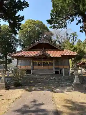 折居神社の{uncategorized: "未分類", other: "その他", undefined: "問題あり", building: "その他建物", grave: "お墓", sacred_gate: "鳥居", guardian: "狛犬", statue: "像", buddha: "仏像", history: "歴史", nature: "自然", garden: "庭園", animal: "動物", pagoda: "塔", temizu: "手水舎", mountain_gate: "山門・神門", sanctuary: "本殿・本堂", subordinate: "末社・摂社", art: "芸術", scenery: "景色", jizo: "地蔵", ema: "絵馬", goshuin: "御朱印", omikuji: "おみくじ", items: "授与品その他", amulet: "お守り", goshuincho: "御朱印帳", eats: "食事", festival: "お祭り", votive_dance: "神楽", shichigosan: "七五三参", wedding: "結婚式", experience: "体験その他", initially: "初詣", around: "周辺", anti_infection: "感染症対策"}