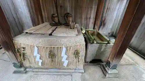 八坂神社 御手洗井の本殿・本堂