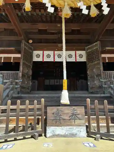 豊川進雄神社の{uncategorized: "未分類", other: "その他", undefined: "問題あり", building: "その他建物", grave: "お墓", sacred_gate: "鳥居", guardian: "狛犬", statue: "像", buddha: "仏像", history: "歴史", nature: "自然", garden: "庭園", animal: "動物", pagoda: "塔", temizu: "手水舎", mountain_gate: "山門・神門", sanctuary: "本殿・本堂", subordinate: "末社・摂社", art: "芸術", scenery: "景色", jizo: "地蔵", ema: "絵馬", goshuin: "御朱印", omikuji: "おみくじ", items: "授与品その他", amulet: "お守り", goshuincho: "御朱印帳", eats: "食事", festival: "お祭り", votive_dance: "神楽", shichigosan: "七五三参", wedding: "結婚式", experience: "体験その他", initially: "初詣", around: "周辺", anti_infection: "感染症対策"}