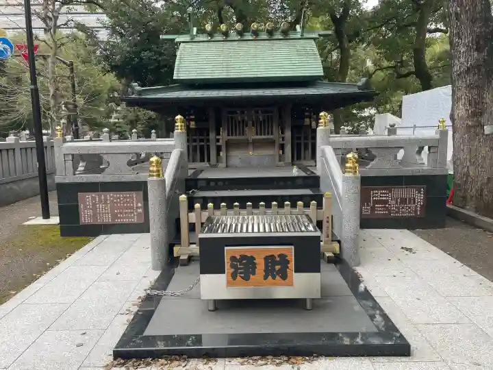 熊野神社の{uncategorized: "未分類", other: "その他", undefined: "問題あり", building: "その他建物", grave: "お墓", sacred_gate: "鳥居", guardian: "狛犬", statue: "像", buddha: "仏像", history: "歴史", nature: "自然", garden: "庭園", animal: "動物", pagoda: "塔", temizu: "手水舎", mountain_gate: "山門・神門", sanctuary: "本殿・本堂", subordinate: "末社・摂社", art: "芸術", scenery: "景色", jizo: "地蔵", ema: "絵馬", goshuin: "御朱印", omikuji: "おみくじ", items: "授与品その他", amulet: "お守り", goshuincho: "御朱印帳", eats: "食事", festival: "お祭り", votive_dance: "神楽", shichigosan: "七五三参", wedding: "結婚式", experience: "体験その他", initially: "初詣", around: "周辺", anti_infection: "感染症対策"}