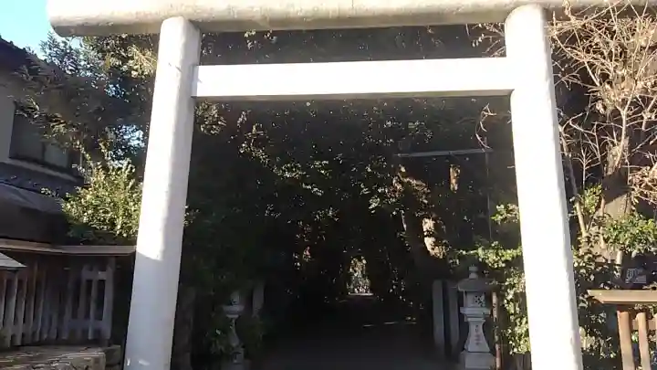 岩槻久伊豆神社の{uncategorized: "未分類", other: "その他", undefined: "問題あり", building: "その他建物", grave: "お墓", sacred_gate: "鳥居", guardian: "狛犬", statue: "像", buddha: "仏像", history: "歴史", nature: "自然", garden: "庭園", animal: "動物", pagoda: "塔", temizu: "手水舎", mountain_gate: "山門・神門", sanctuary: "本殿・本堂", subordinate: "末社・摂社", art: "芸術", scenery: "景色", jizo: "地蔵", ema: "絵馬", goshuin: "御朱印", omikuji: "おみくじ", items: "授与品その他", amulet: "お守り", goshuincho: "御朱印帳", eats: "食事", festival: "お祭り", votive_dance: "神楽", shichigosan: "七五三参", wedding: "結婚式", experience: "体験その他", initially: "初詣", around: "周辺", anti_infection: "感染症対策"}