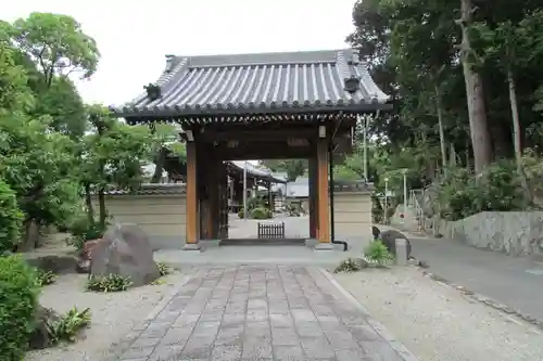 宝生寺の山門