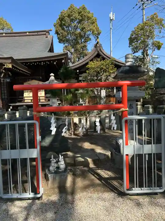 荒井神社の{uncategorized: "未分類", other: "その他", undefined: "問題あり", building: "その他建物", grave: "お墓", sacred_gate: "鳥居", guardian: "狛犬", statue: "像", buddha: "仏像", history: "歴史", nature: "自然", garden: "庭園", animal: "動物", pagoda: "塔", temizu: "手水舎", mountain_gate: "山門・神門", sanctuary: "本殿・本堂", subordinate: "末社・摂社", art: "芸術", scenery: "景色", jizo: "地蔵", ema: "絵馬", goshuin: "御朱印", omikuji: "おみくじ", items: "授与品その他", amulet: "お守り", goshuincho: "御朱印帳", eats: "食事", festival: "お祭り", votive_dance: "神楽", shichigosan: "七五三参", wedding: "結婚式", experience: "体験その他", initially: "初詣", around: "周辺", anti_infection: "感染症対策"}